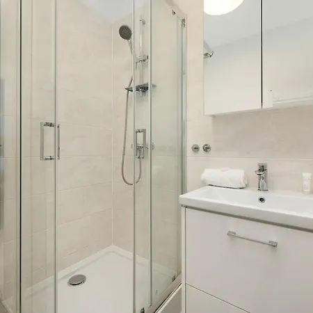 Apartment Bright & Modern Kepa Mieszczanska By Renters *