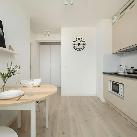 Apartment Bright & Modern Kepa Mieszczanska By Renters