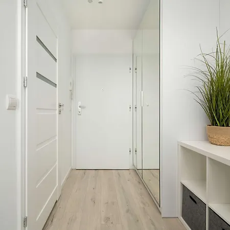 Bright & Modern Kepa Mieszczanska By Renters Apartment *