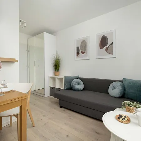 Apartment Bright & Modern Kepa Mieszczanska By Renters