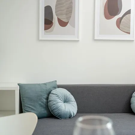 Bright & Modern Kepa Mieszczanska By Renters